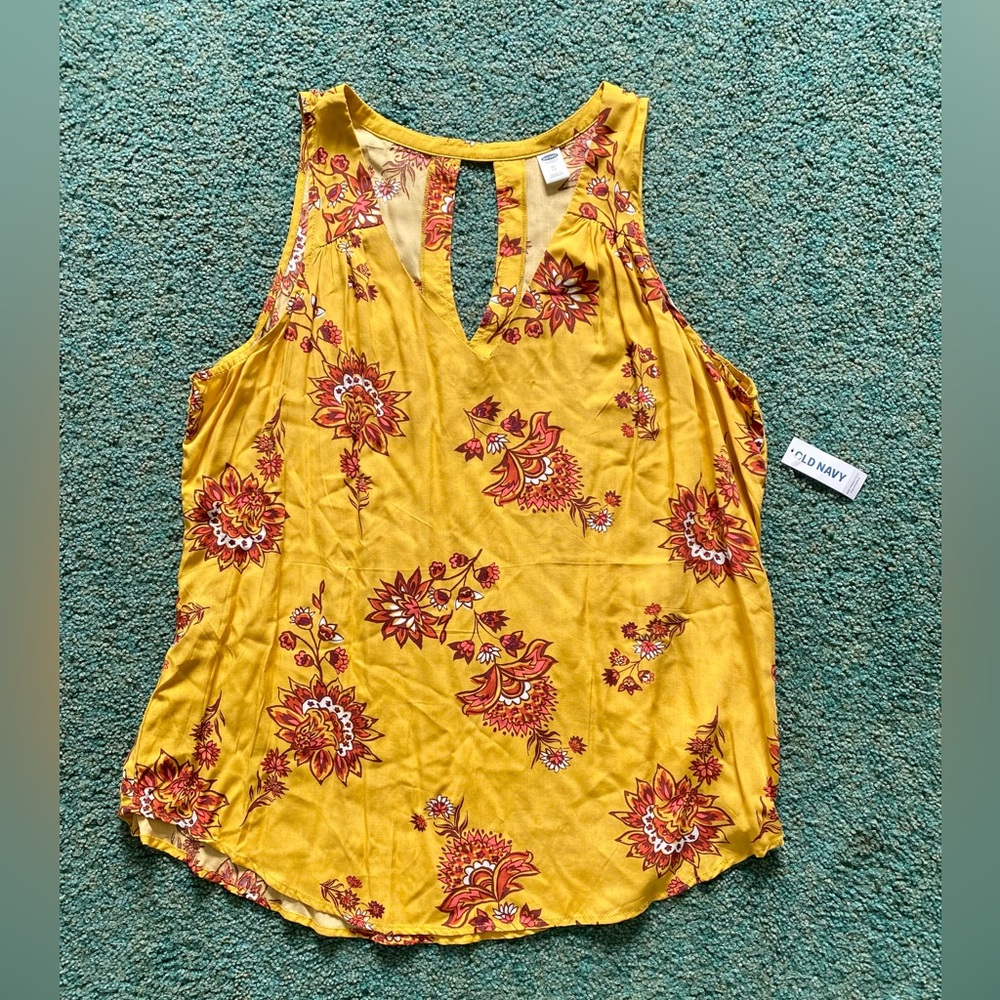 Old Navy Woman’s XL sleeveless top